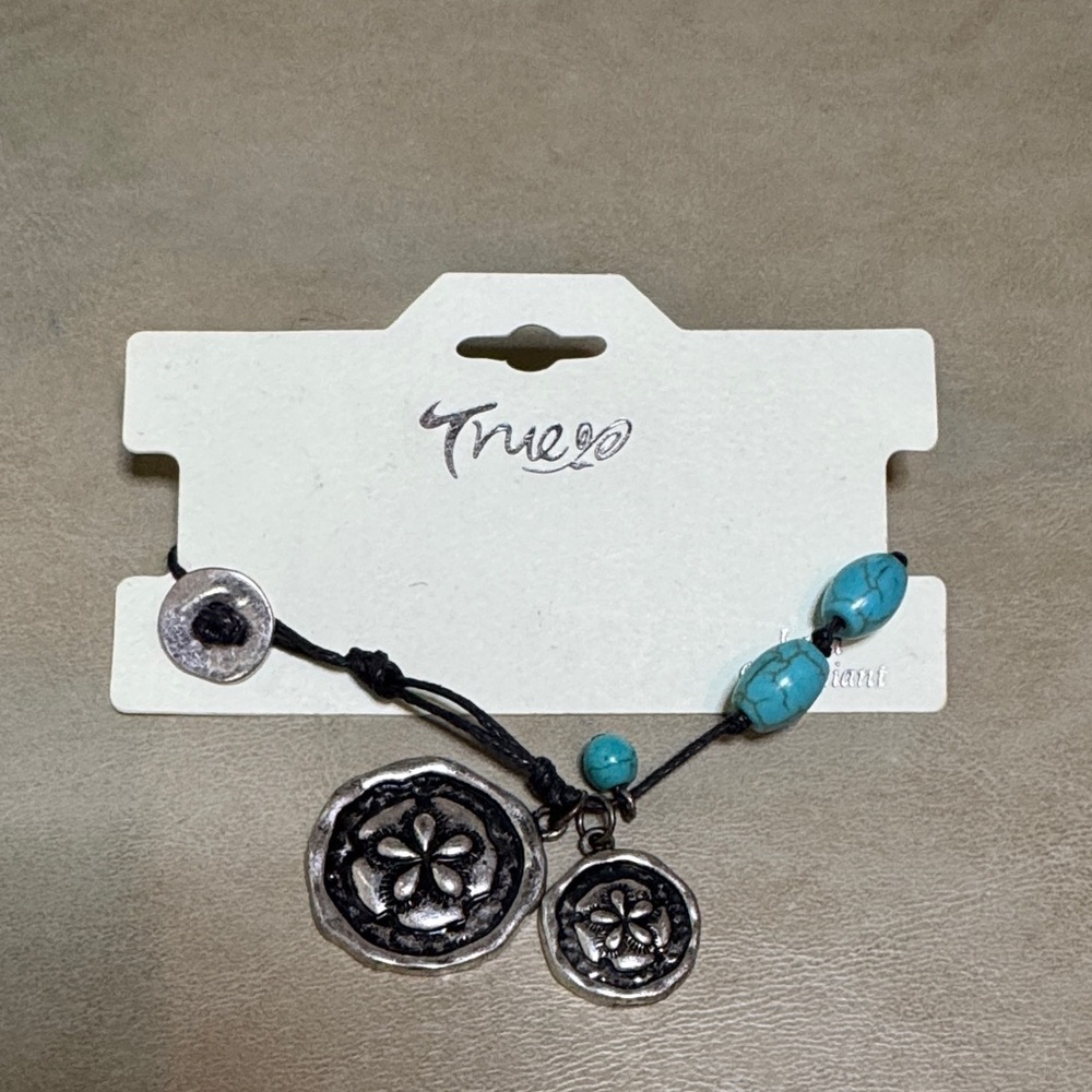 Silver and Turquoise Flower Pendant Bracelet